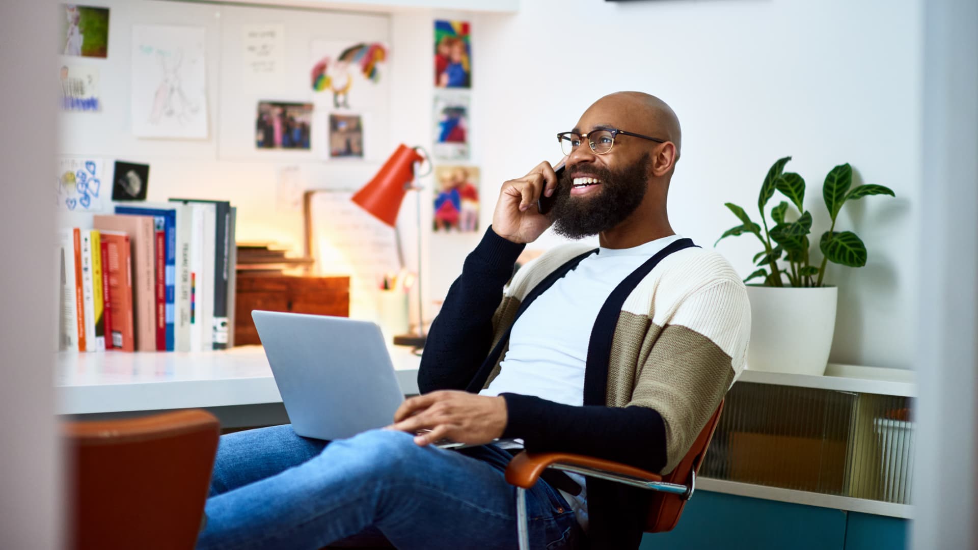 8 credit cards with welcome bonus offers of 100,000 points or more